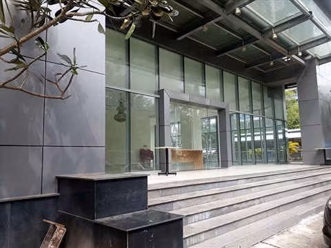 Một số hàng mục đã xuống cấp. Ảnh: Nhật Hồ