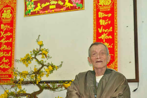 Kỳ 7: 100 tuổi vẫn uống bia, hút thuốc lào ảnh 1