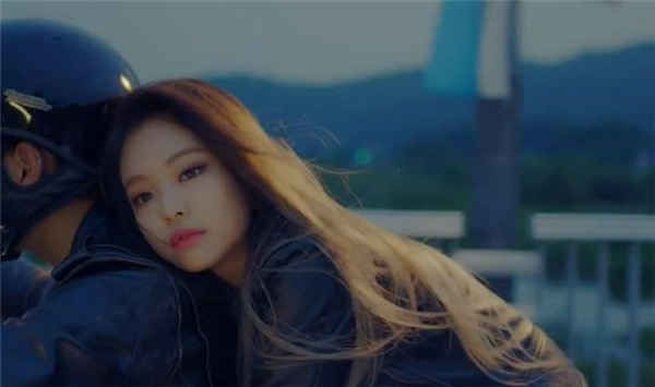 buột miệng gọi tên người yêu cũ