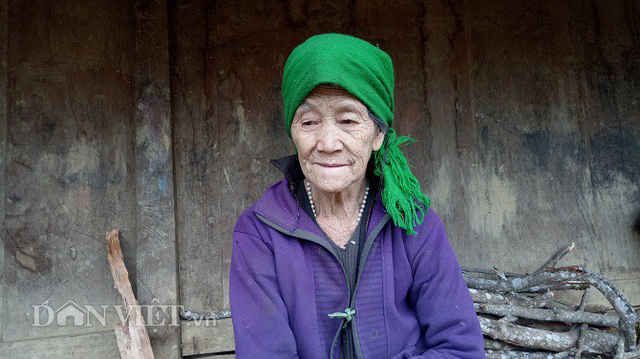 Làng 100% hộ nghèo nhưng nhà toàn bằng gỗ quý ảnh 6