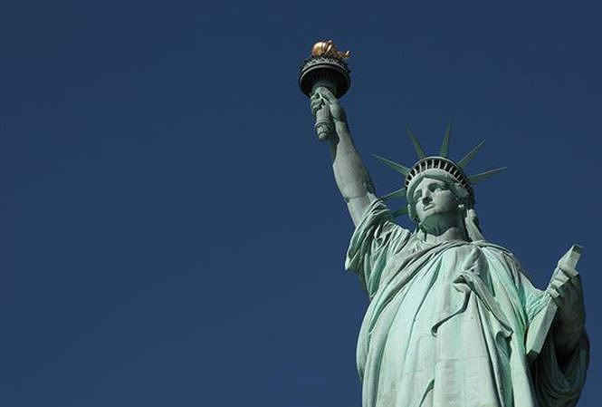 Tuy nhiên, về sau dự án xây dựng bức tượng trên cho Ai Cập bị hủy bỏ. Bartholdi sửa lại thiết kế bức tượng trên và cho ra đời tượng Nữ thần tự do - món quà Pháp dành tặng cho Mỹ.