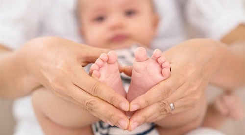 Xoa bóp giảm căng thẳng và giúp trẻ phát triển.