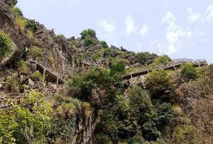 Hãy bỏ ngay sự tiếc nuối công trình trái phép ở Danh thắng Tràng An ảnh 1