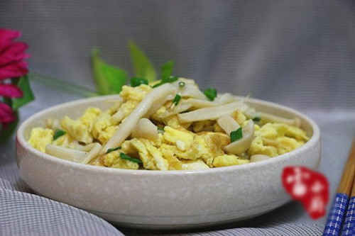 Trứng xào nấm – Món ngon cải thiện miễn dịch, phòng chống cảm lạnh mùa đông ảnh 1