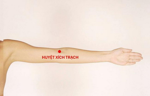 Huyệt xích trạch có tác dụng giảm ho, hen, đau tức ngực.