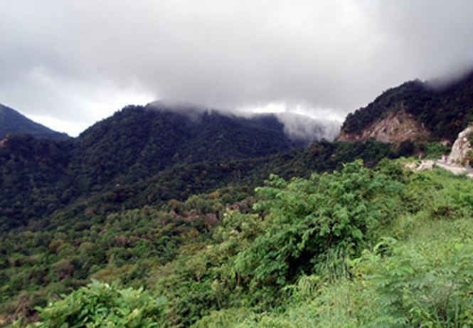 Núi Cấm - nơi dân gian đồn có cặp rắn thần từ núi Bà Đội Om bò sang ở ẩn