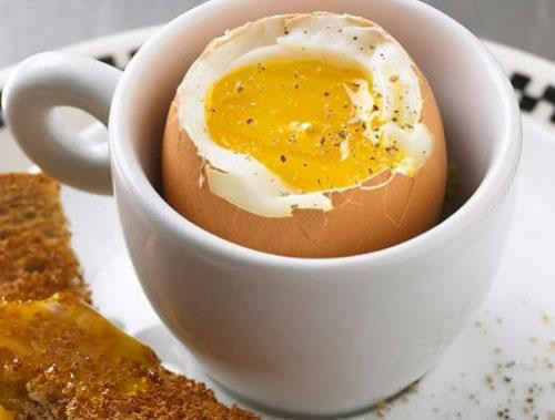 Hãy bỏ ngay thói quen ăn trứng này vì sẽ âm thầm gây bệnh cho bạn ảnh 2