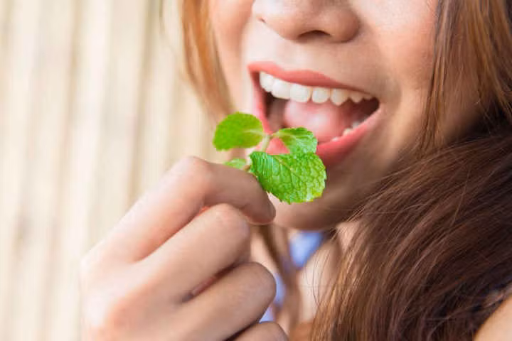 11 cách giúp bạn dịu cơn đau do mọc răng khôn hình 9 11 cach giup ban diu con dau do moc rang khon hinh 9