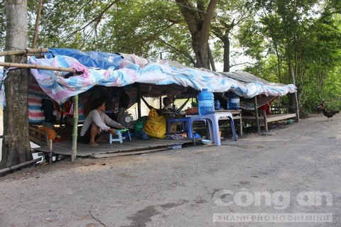 Những xóm du cư mùa nước nổi - Ảnh 1.