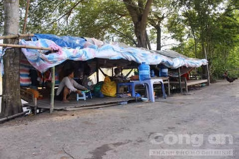 Những xóm du cư mùa nước nổi - Ảnh 1.