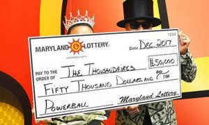 Mua xổ số đúng ngày cưới, trúng số 1 tỉ đồng ảnh 1