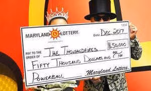 Mua xổ số đúng ngày cưới, trúng số 1 tỉ đồng ảnh 1