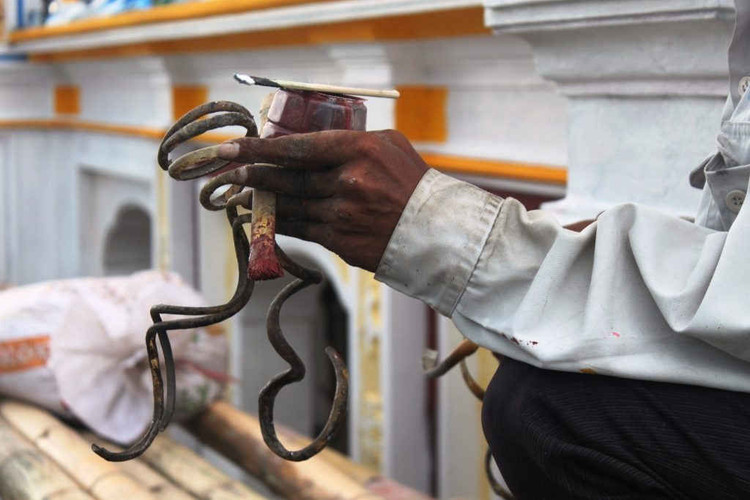 Người đàn ông mang “móng tay quỷ” ảnh 4