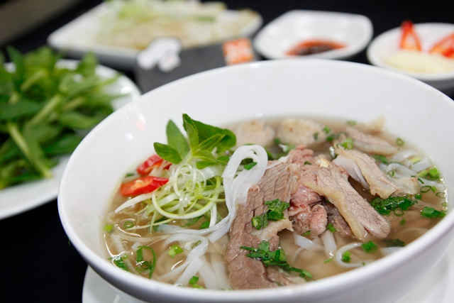 Ăn một bát phở, nhịn muối cả ngày ảnh 1