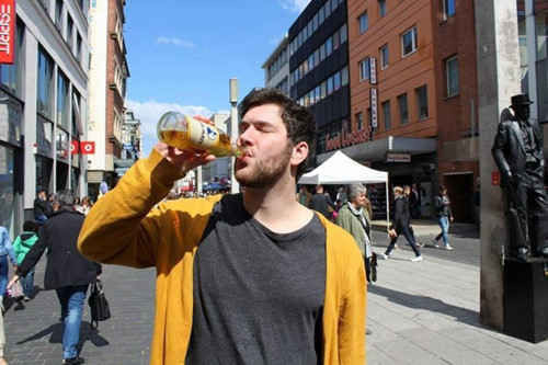 Buộc phải uống 20 lít nước/ngày nếu không sẽ chết ảnh 1