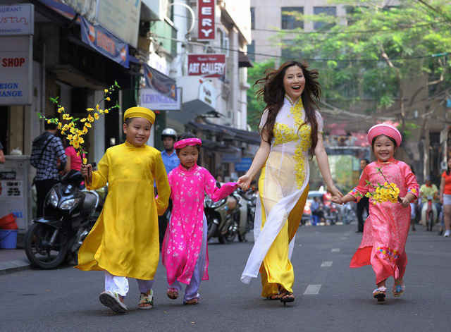 Tết Dương lịch rét đậm rét hại, bố mẹ cần giữ ấm cơ thể cho trẻ để phòng các bệnh hô hấp. Ảnh: TL