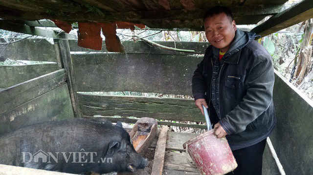 Làng 100% hộ nghèo nhưng nhà toàn bằng gỗ quý ảnh 8