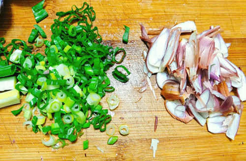 Cách nấu cháo gà hạt sen nóng hổi, bổ dưỡng siêu đơn giản ảnh 4