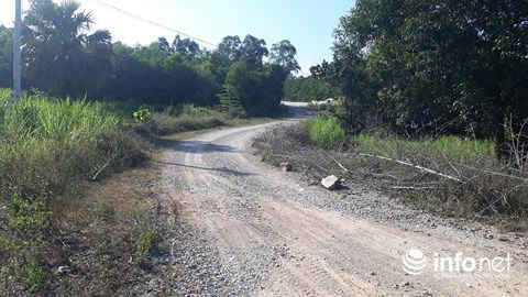 Con đường dẫn vào xưởng tái chế.