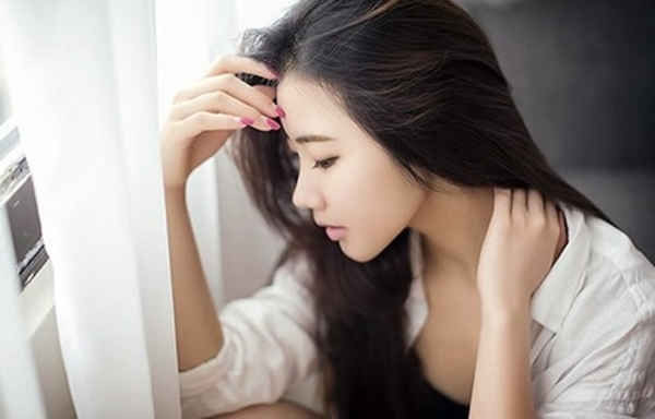 con dâu ăn mặc hở hang