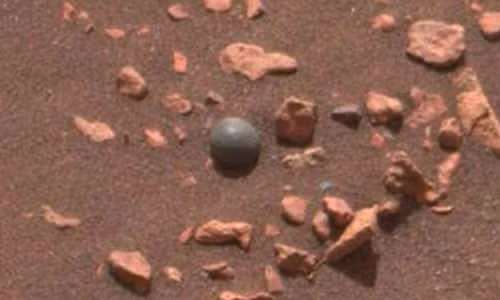 Phát hiện đạn súng thần công trên sao Hỏa? ảnh 1