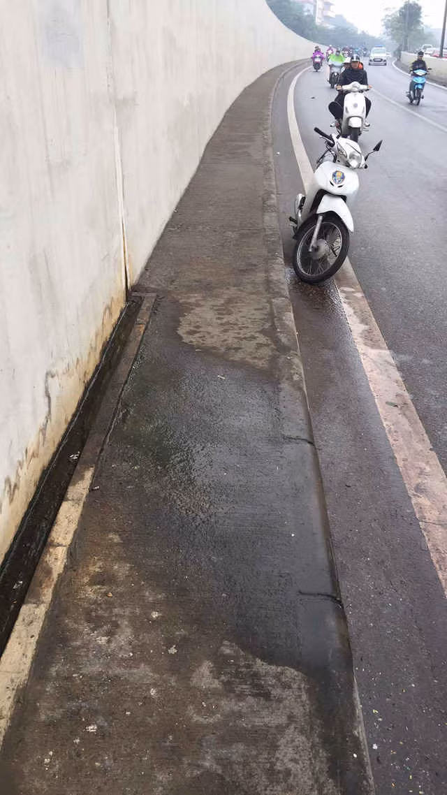 Nơi nước liên tục rỉ ra...