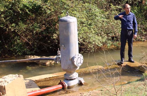 Bình trộn xử lý sơ bộ nước từ nguồn. Ảnh:&nbsp;Phạm Thanh Đăng.