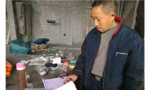 Tu luyện 10 năm dưới gầm cầu để “giải thuật trúng số“ ảnh 1