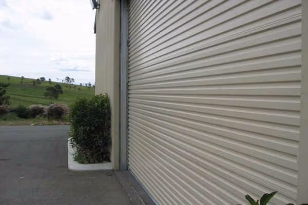 Sử dụng hợp lý bộ lưu điện cửa cuốn