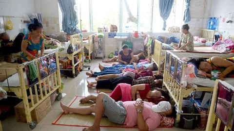 Tình trạng quá tải tại Bệnh viện Ung bướu (Q.Bình Thạnh, TP.HCM) - Ảnh: DUYÊN PHAN