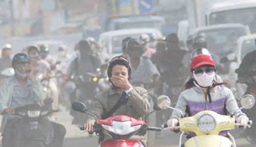 Ô nhiễm không khí ở Hà Nội đáng báo động. Ảnh: HH.