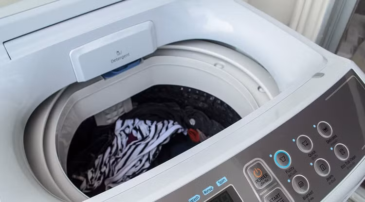 Bat ngo cach phi hanh gia xu ly quan ao ban-Hinh-4