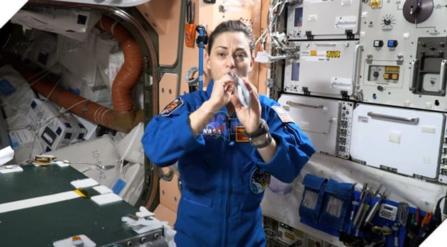 Bất ngờ cách phi hành gia xử lý quần áo bẩn - Hình 5 Bat ngo cach phi hanh gia xu ly quan ao ban-Hinh-5