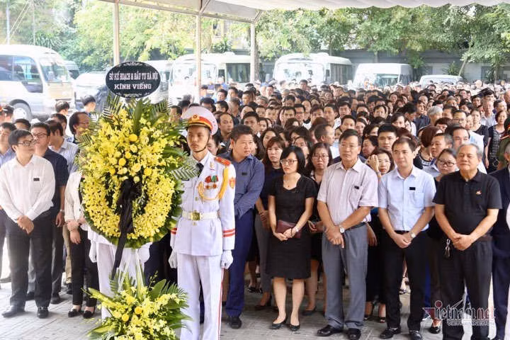 Hàng nghìn người đưa tiễn Thứ trưởng Lê Hải An