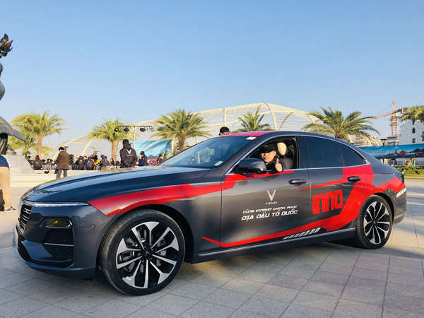 300 VinFaster chinh phục cao nguyên đá Đồng Văn