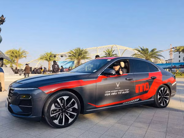 300 VinFaster chinh phục cao nguyên đá Đồng Văn