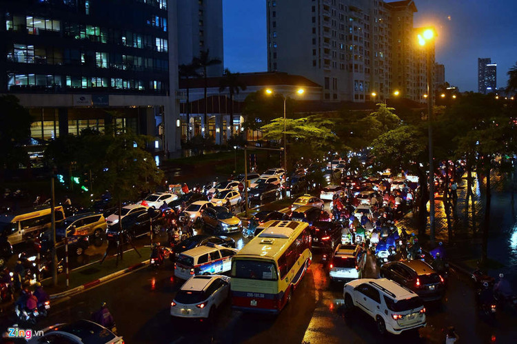 Cac nga duong Ha Noi roi loan giao thong sau mua hinh anh 4 