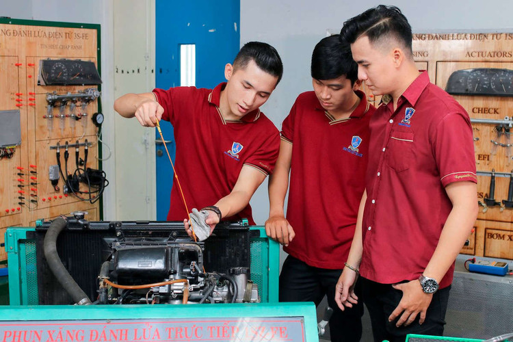 Sinh viên Trường ĐH Nguyễn Tất Thành luôn được trao dồi kỹ năng chuyên môn đáp ứng nhu cầu thực tiễn.