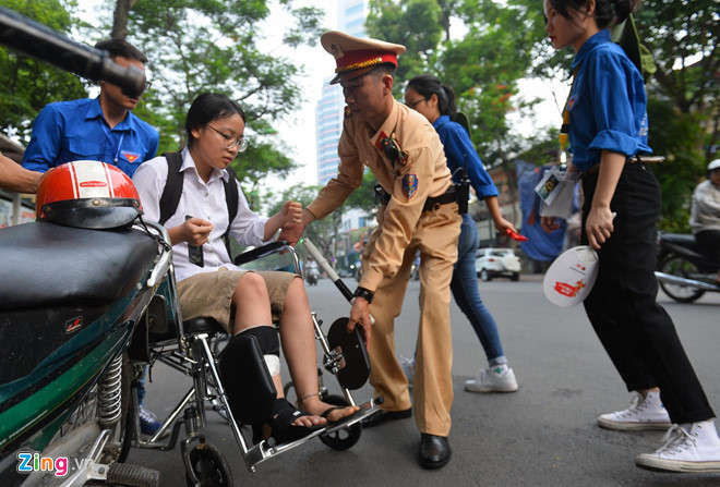 De thi Ngu van hoi ve 'Ai da dat ten cho dong song?' hinh anh 16 