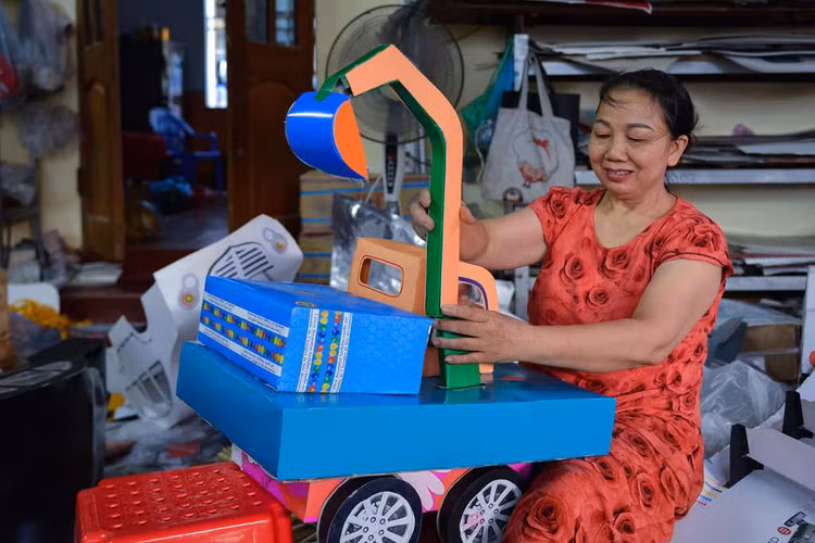 Truc thang, can cau, xe phan khoi lon bang giay de cung ram thang 7 hinh anh 5 