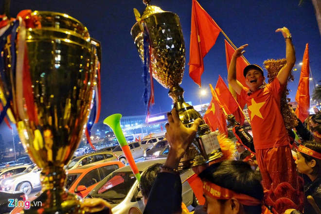 May bay dua nha vo dich SEA Games ha canh xuong Noi Bai hinh anh 13 