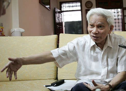 GS Hoàng Tụy chia sẻ với VietNamNet nỗi trăn trở khôn nguôi của ông về khoa học, giáo dục nước nhà sau sự kiện ông được giải thưởng quốc tế năm 2011. Ảnh: Lê Anh Dũng