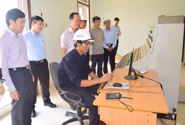 Lãnh đạo Tổng cục Thủy lợi kiểm tra thực tế tại công trình đập Thảo Long