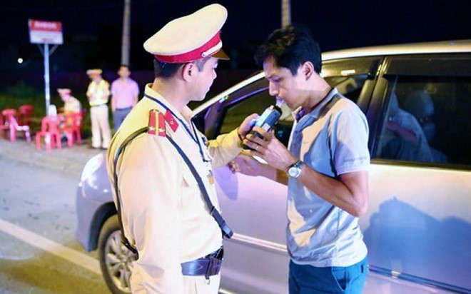 De xuat phat tai xe uong bia ruou 30 trieu, tuoc bang lai 12 thang hinh anh 1 