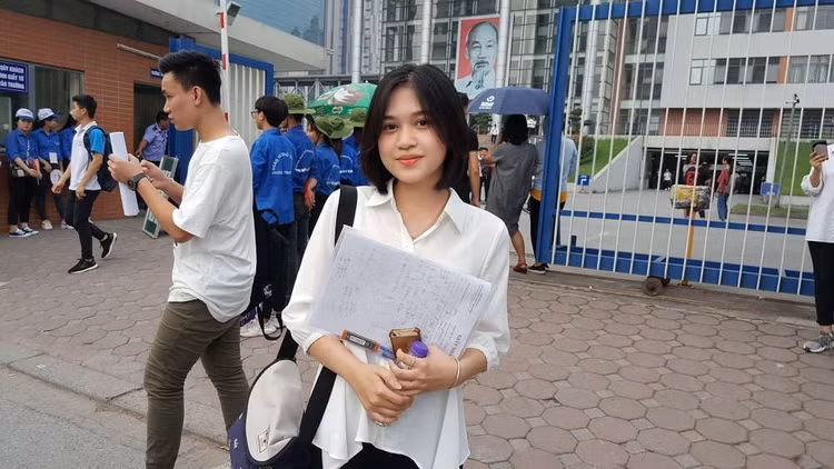 Mong các thầy cô giáo chấm thi công bằng.