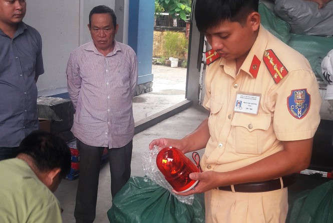 Phản hồi vụ xe thư báo chở hàng lậu tại Huế - ảnh 1