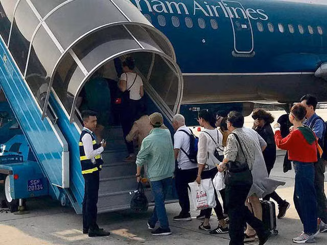 Ủy ban Thường vụ Quốc hội bác bỏ ‘phí chia tay’ - Ảnh 1.