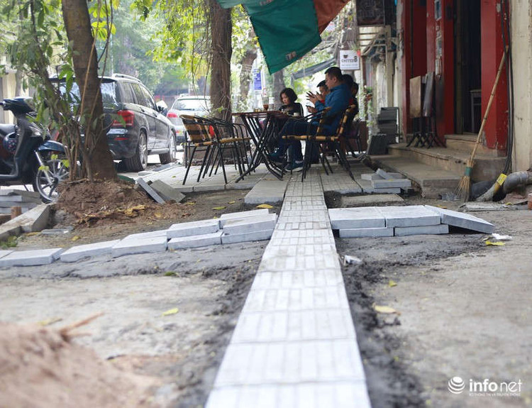 Theo tìm hiểu của phóng viên, các tuyến phố kể trên đều nằm trong danh sách các tuyến phố được Hà Nội thông qua lát đá vỉa hè theo quy chuẩn thiết kế mẫu hè đường đô thị trên địa bàn thành phố hồi đầu năm 2019.