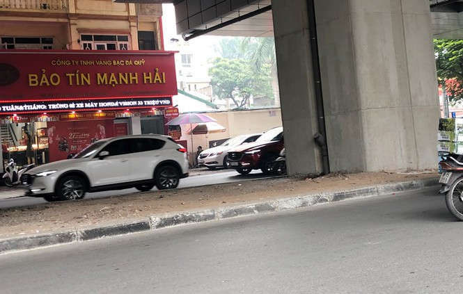 Cận cảnh các công trình thi công 'rùa' gây ô nhiễm bụi - ảnh 4