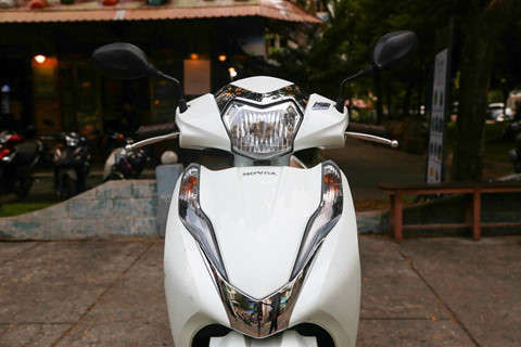 Xe tay ga cho nu: Yamaha Latte qua kho de gay ap luc len Honda Lead? hinh anh 4 